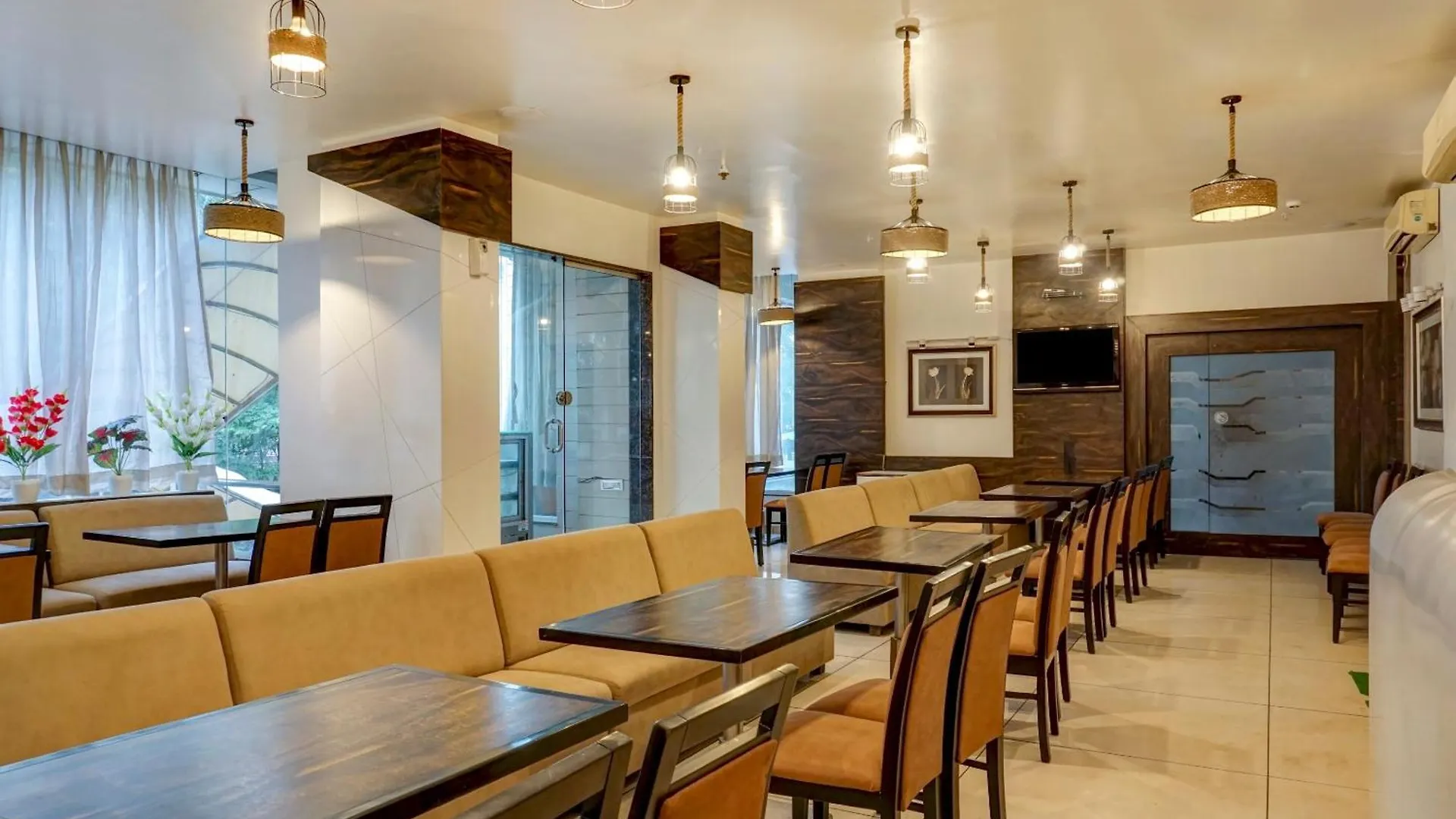 Hotel Grand Grace Plaza Near Igi Airport Delhi New Delhi